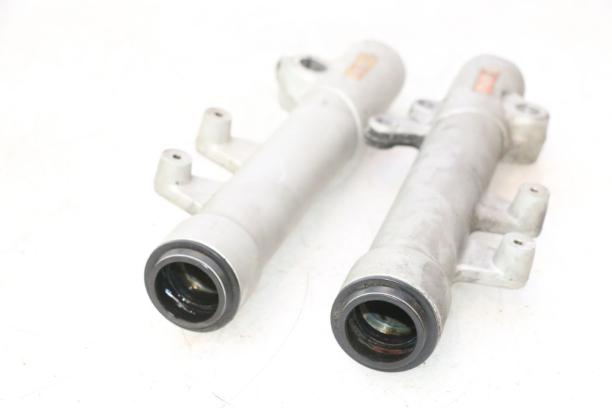 photo de GUARDA-POEIRA DA SUSPENSÃO DIANTEIRA PEUGEOT ELYSTAR 50 (2002 - 2014) - Detalhe da peça