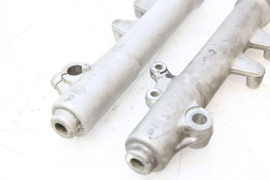 photo de GUARDA-POEIRA DA SUSPENSÃO DIANTEIRA PEUGEOT ELYSTAR 50 (2002 - 2014) - Estado da superfície