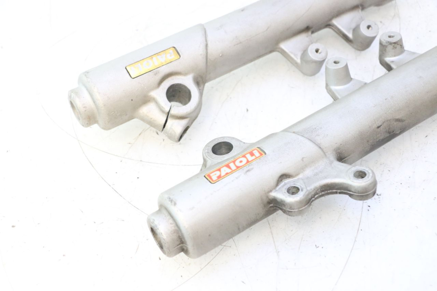 photo de GUARDA-POEIRA DA SUSPENSÃO DIANTEIRA PEUGEOT ELYSTAR 50 (2002 - 2014) - Detalhes característicos