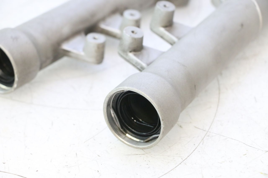 photo de GUARDA-POEIRA DA SUSPENSÃO DIANTEIRA PEUGEOT ELYSTAR 50 (2002 - 2014) - Peça verificada