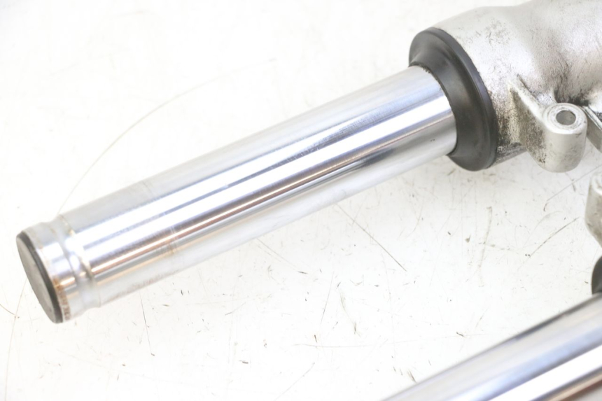 photo de GUARDA-POÓ DA FORQUILHA HONDA FES S-WING SWING ABS 125 (2007 - 2015) - Outro ângulo de visão