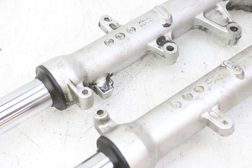 photo de GUARDA-POÓ DA FORQUILHA HONDA FES S-WING SWING ABS 125 (2007 - 2015) - Pontos de fixação