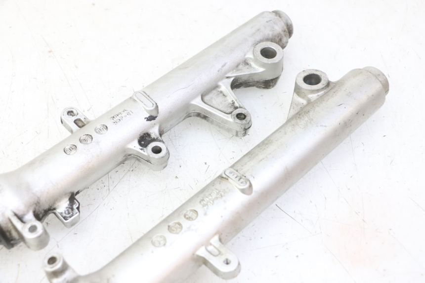 photo de GUARDA-POÓ DA FORQUILHA HONDA FES S-WING SWING ABS 125 (2007 - 2015) - Estado da superfície