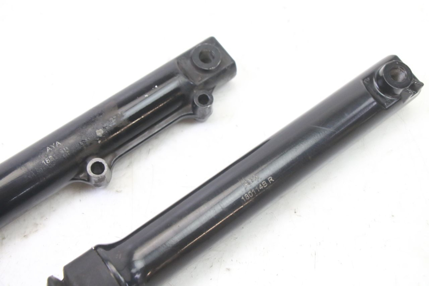 photo de GUARDA-POEIRA DA SUSPENSÃO DIANTEIRA SYM FIDDLE 3 III 125 (2014 - 2020) - Pontos de fixação