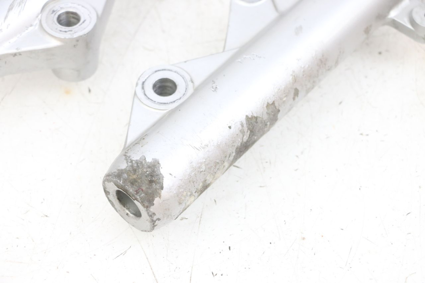 photo de GUARDA-POÓ DA FORQUILHA MBK FLAME X 125 (2007 - 2016) - Detalhes característicos