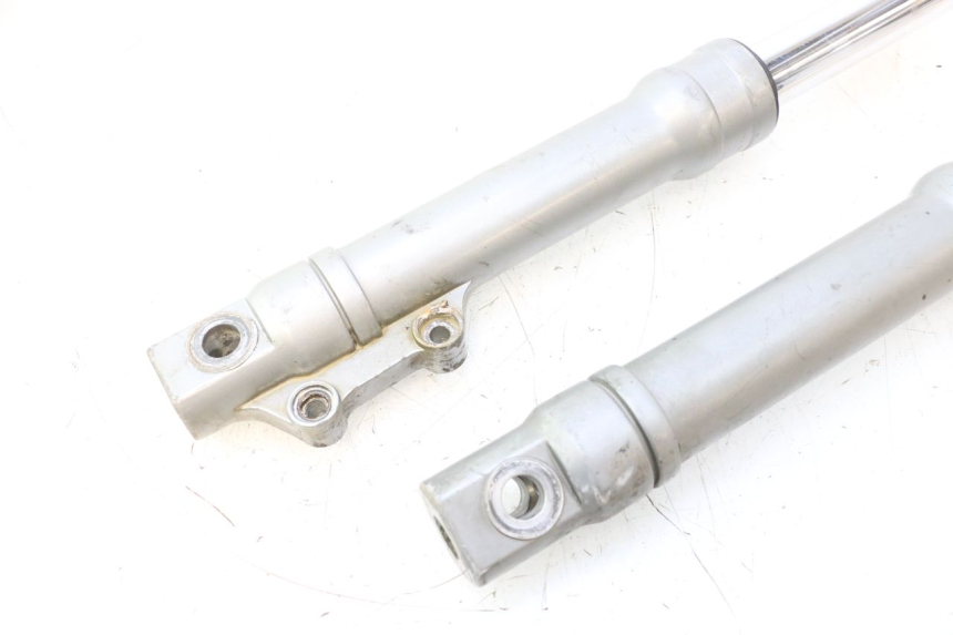 photo de GUARDA-POEIRA DA SUSPENSÃO DIANTEIRA PIAGGIO FLY 2T 50 (2004 - 2017) - Detalhe da peça