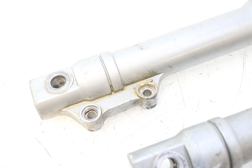 photo de GUARDA-POEIRA DA SUSPENSÃO DIANTEIRA PIAGGIO FLY 2T 50 (2004 - 2017) - Outro ângulo de visão