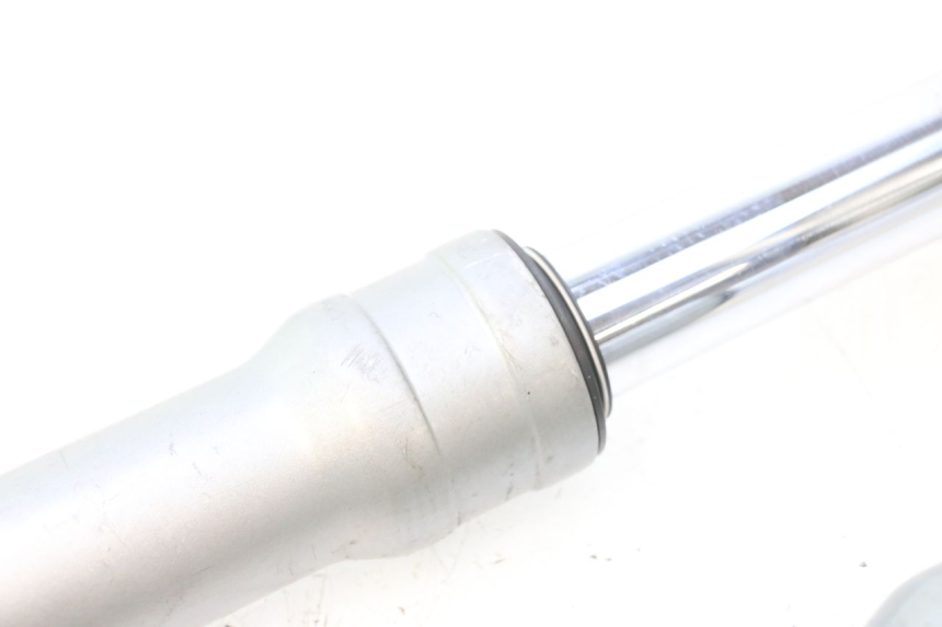 photo de GUARDA-POEIRA DA SUSPENSÃO DIANTEIRA PIAGGIO FLY 2T 50 (2004 - 2017) - Ampliação técnica
