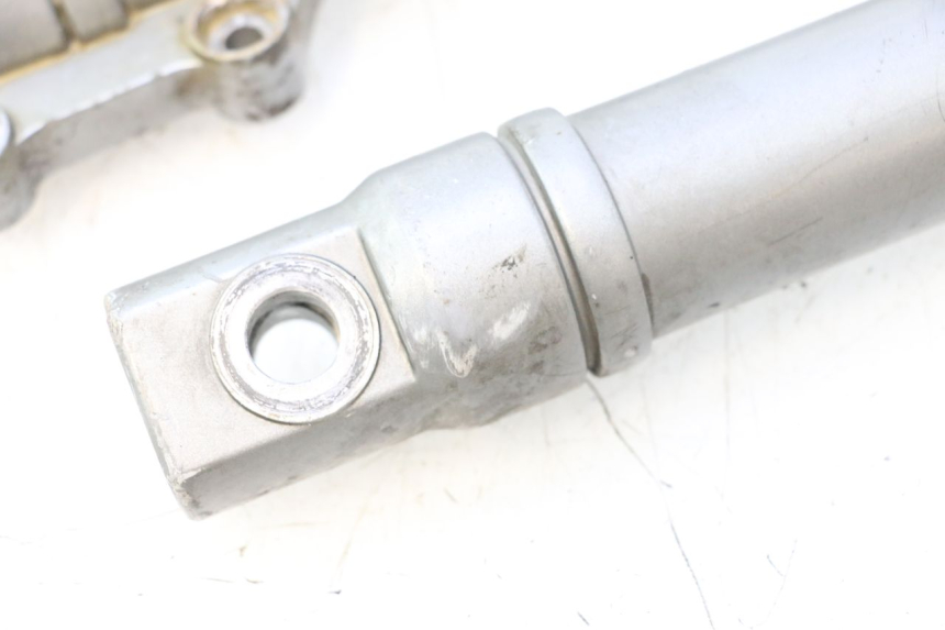 photo de GUARDA-POEIRA DA SUSPENSÃO DIANTEIRA PIAGGIO FLY 2T 50 (2004 - 2017) - Pontos de fixação