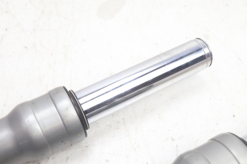 photo de GUARDA-POEIRA DA SUSPENSÃO DIANTEIRA PIAGGIO FLY 2T 50 (2004 - 2017) - Pontos de fixação