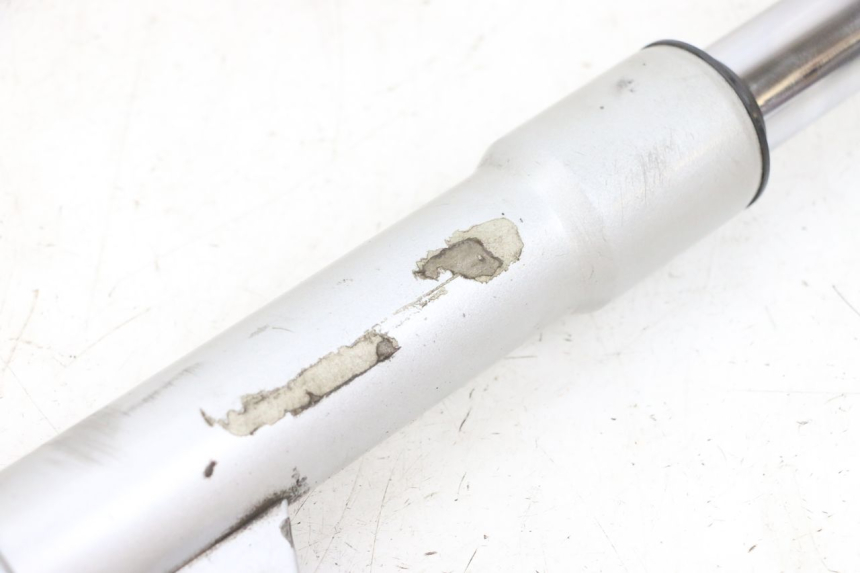 photo de CANOTE DA SUSPENSÃO DIANTEIRA ESQUERDA PIAGGIO FLY 4T 50 (2013 - 2017) - Pontos de fixação