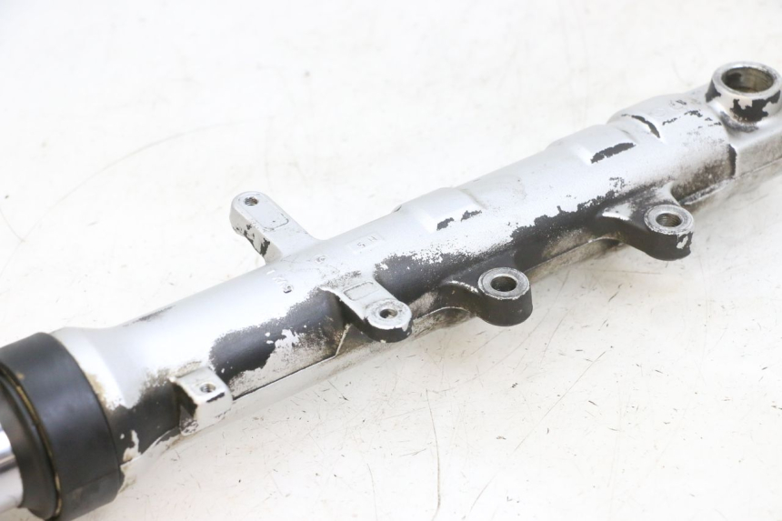 photo de CANOTE DE GARFO ESQUERDO YAMAHA FZ6 N FAZER 600 (2004 - 2006) - Zoom do estado de desgaste