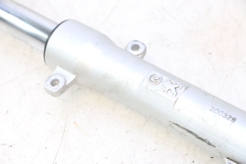photo de TUBO DE GARFO ESQUERDO PEUGEOT KISBEE 4T 50 (2018 - 2022) - Pontos de fixação