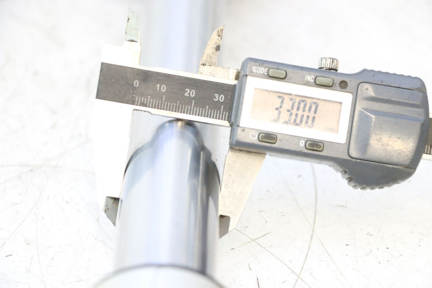 photo de TUBO DE GARFO ESQUERDO APOLLO RFZ 125 - Detalhe da peça