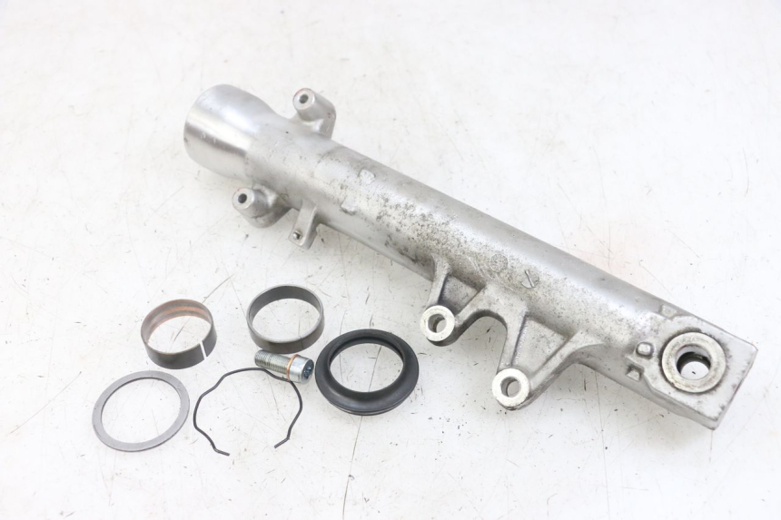 photo de GUARDA-PO DA SUSPENSÃO DIANTEIRA ESQUERDA SUZUKI SV N 650 (1999 - 2002) - Ampliação técnica