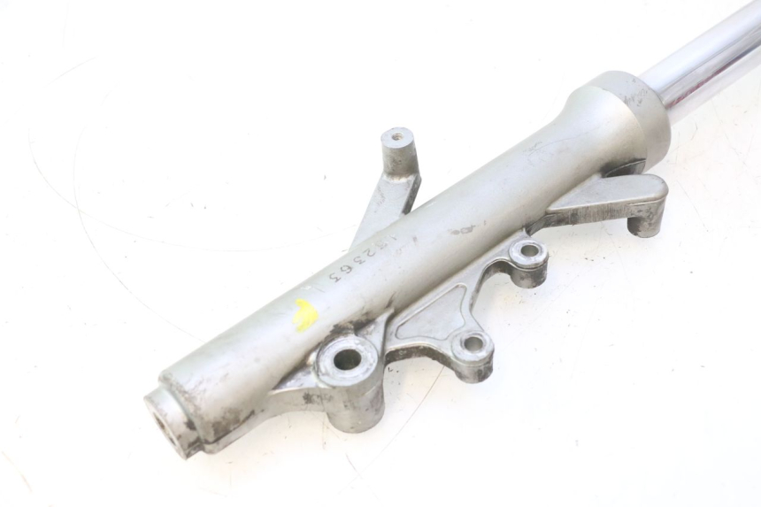 photo de TUBO DE GARFO ESQUERDO YAMAHA YP MAJESTY 125 (1998 - 2001) - Marcações e referências