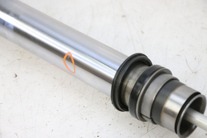 photo de TUBO DE GARFO ESQUERDO YAMAHA YZ 125 (1998 - 2005) - Detalhe da peça