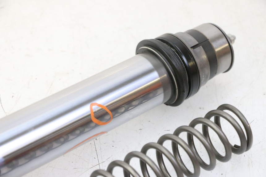 photo de TUBO DE GARFO ESQUERDO YAMAHA YZ 125 (1998 - 2005) - Detalhes característicos