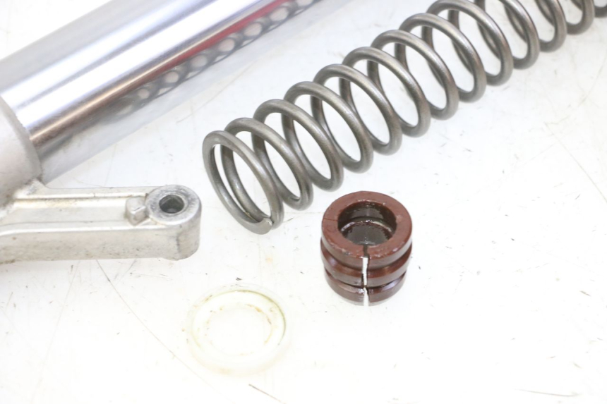 photo de TUBO DE GARFO ESQUERDO YAMAHA YZ 125 (1998 - 2005) - Vista de perto