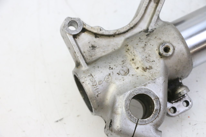 photo de TUBO DE GARFO ESQUERDO YAMAHA YZ 125 (1998 - 2005) - Pontos de fixação