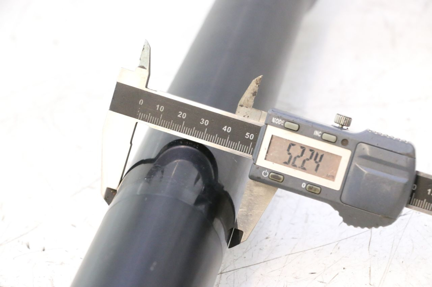 photo de TUBO DE GARFO ESQUERDO YAMAHA YZF R6 600 (2008 - 2009) - Detalhes característicos