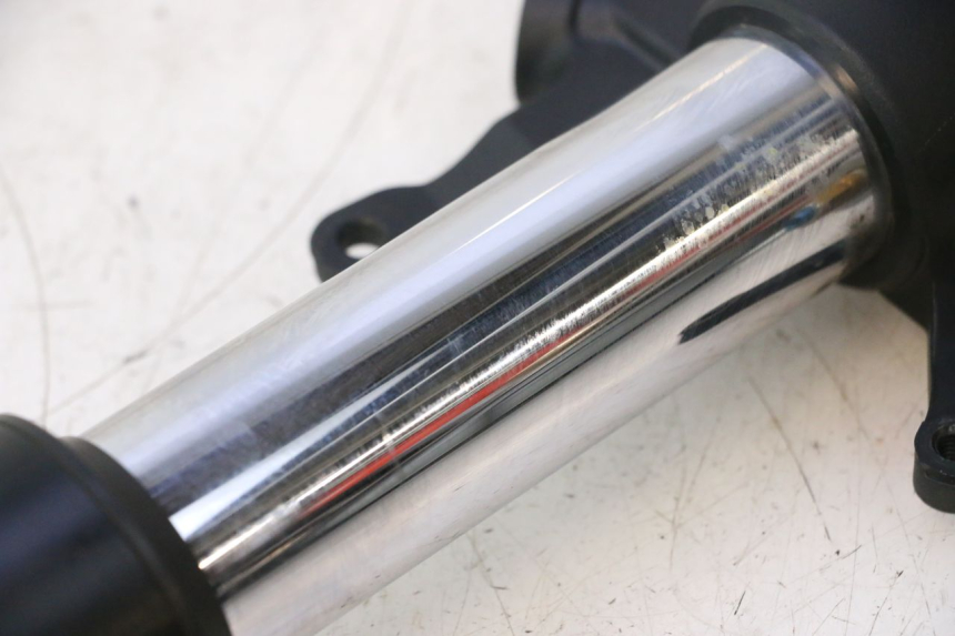 photo de TUBO DE GARFO ESQUERDO YAMAHA YZF R6 600 (2008 - 2009) - Marcações e referências