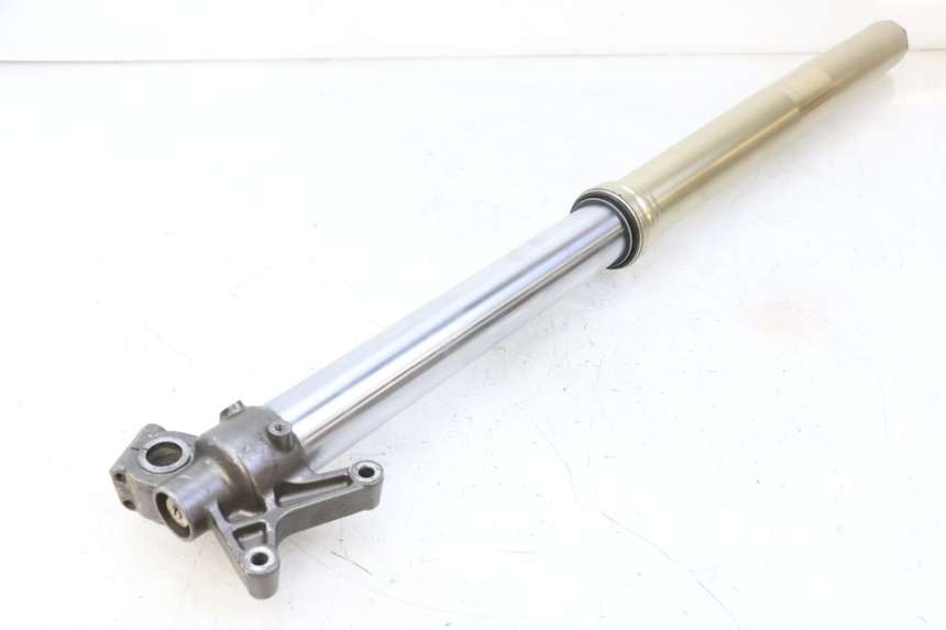 photo de GUARDA-POEIRA GARFO ESQUERDO YAMAHA YZF YZ-F 450 (2014 - 2016) - Pontos de fixação