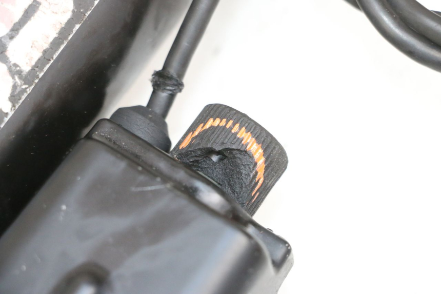 photo de GUARDA-POEIRA DA SUSPENSÃO DIANTEIRA KAWASAKI GPX R WARBIRD 600 (1988 - 1993) - Inspeção visual
