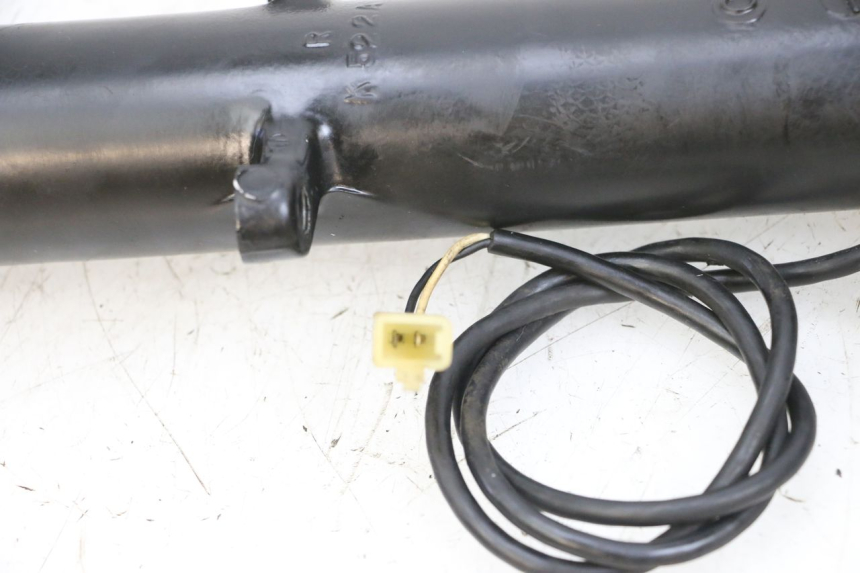 photo de GUARDA-POEIRA DA SUSPENSÃO DIANTEIRA KAWASAKI GPX R WARBIRD 600 (1988 - 1993) - Outro ângulo de visão