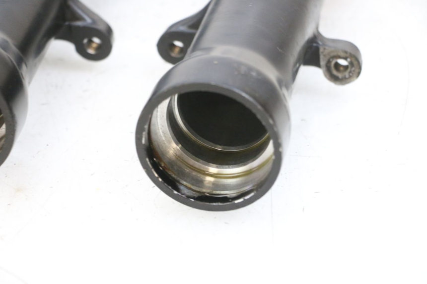 photo de GUARDA-POEIRA DA SUSPENSÃO DIANTEIRA KAWASAKI GPX R WARBIRD 600 (1988 - 1993) - Vista geral