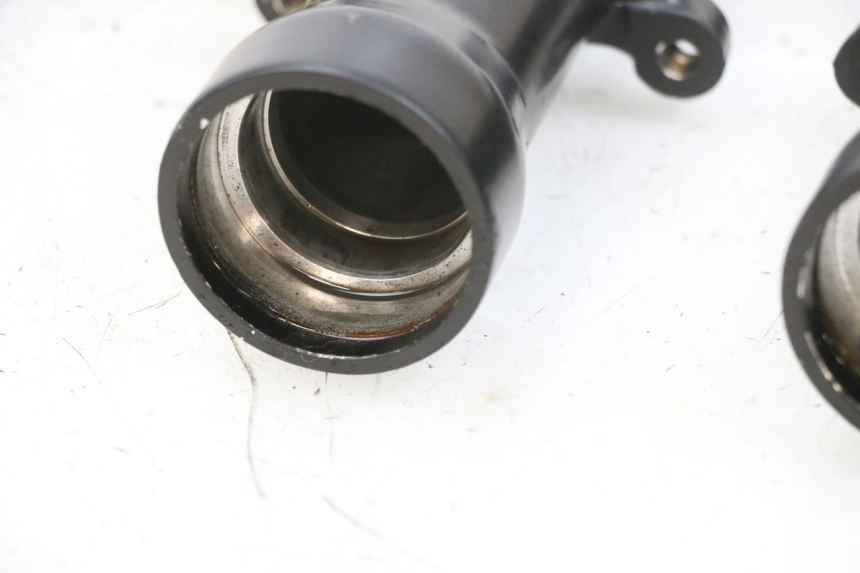 photo de GUARDA-POEIRA DA SUSPENSÃO DIANTEIRA KAWASAKI GPX R WARBIRD 600 (1988 - 1993) - Pontos de fixação