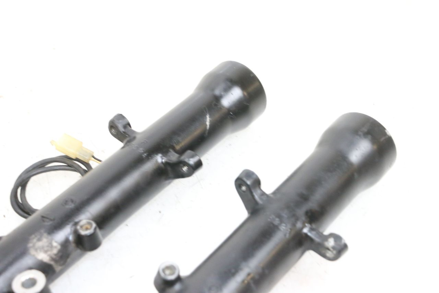 photo de GUARDA-POEIRA DA SUSPENSÃO DIANTEIRA KAWASAKI GPX R WARBIRD 600 (1988 - 1993) - Estado da superfície