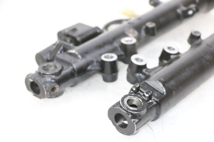 photo de GUARDA-POEIRA DA SUSPENSÃO DIANTEIRA KAWASAKI GPX R WARBIRD 600 (1988 - 1993) - Peça verificada