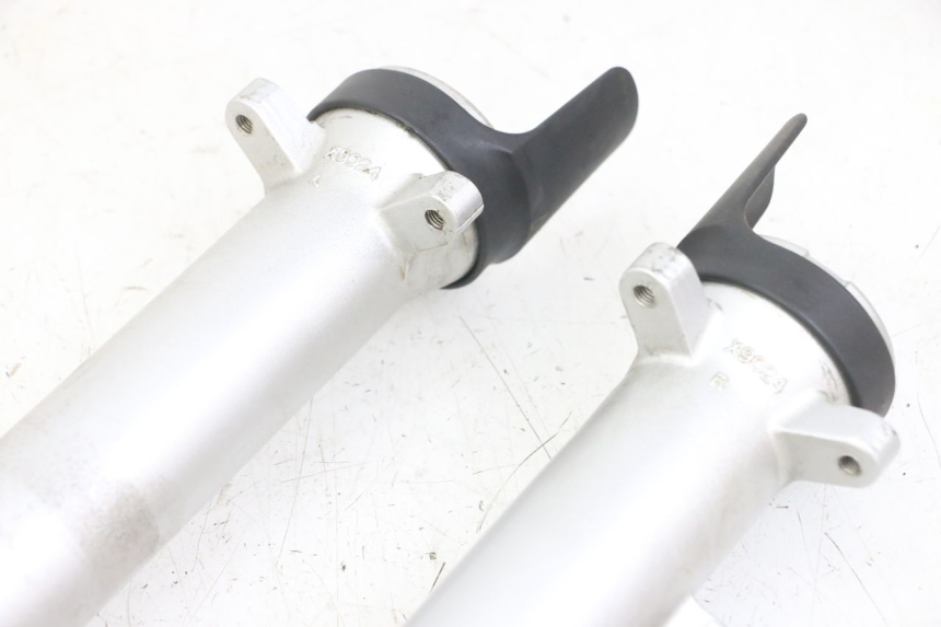 photo de GUARDA-POÓ DA FORQUILHA SUZUKI GS GSE 500 (2001 - 2003) - Pontos de fixação