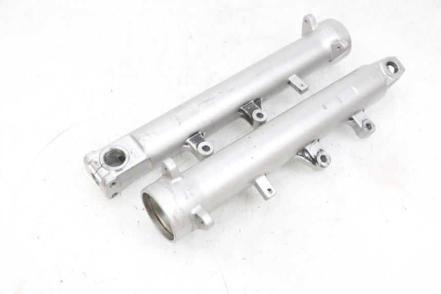 photo de GUARDA-POEIRA DA FORQUILHA SUZUKI GSF N BANDIT 600 (1996 - 1999) - Pontos de fixação