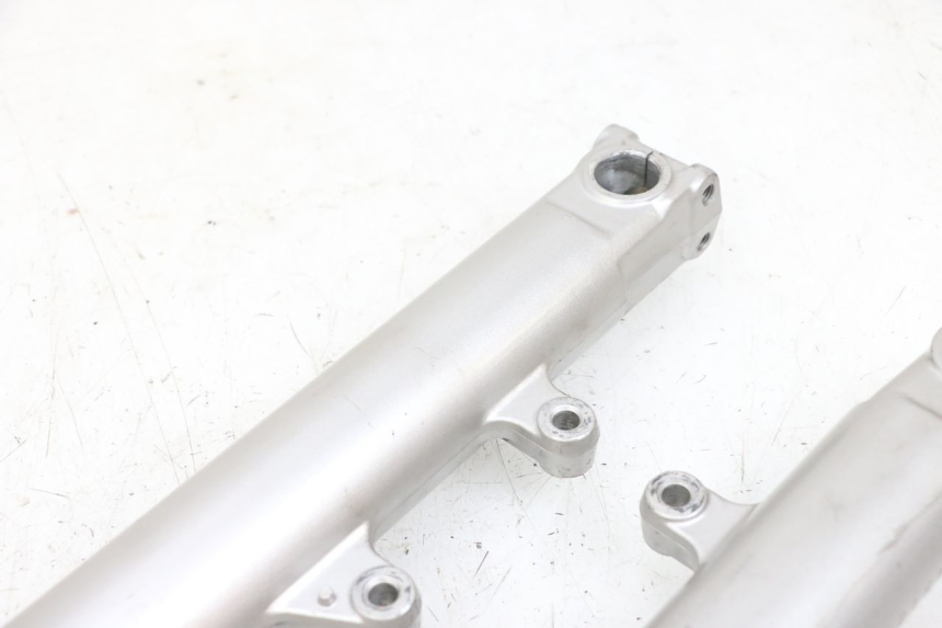 photo de GUARDA-POEIRA DA FORQUILHA SUZUKI GSF N BANDIT 600 (1996 - 1999) - Peça verificada