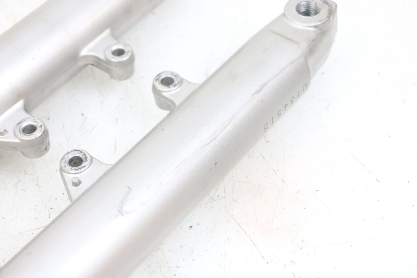 photo de GUARDA-POEIRA DA FORQUILHA SUZUKI GSF N BANDIT 600 (1996 - 1999) - Marcações e referências