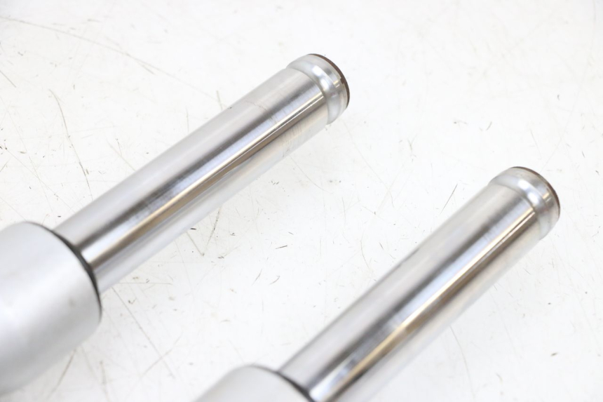 photo de GUARDA-POEIRA DA SUSPENSÃO DIANTEIRA PEUGEOT KISBEE 2T 50 (2010 - 2017) - Pontos de fixação