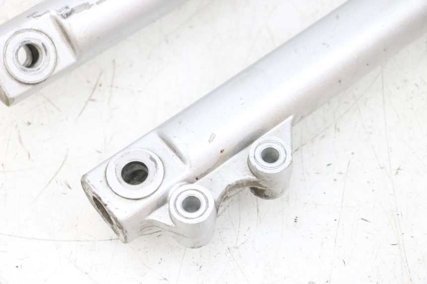 photo de GUARDA-POEIRA DA SUSPENSÃO DIANTEIRA PEUGEOT KISBEE 2T 50 (2010 - 2017) - Peça verificada