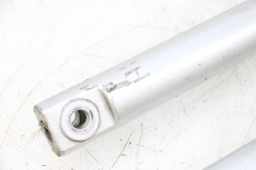 photo de GUARDA-POEIRA DA SUSPENSÃO DIANTEIRA PEUGEOT KISBEE 2T 50 (2010 - 2017) - Marcações e referências