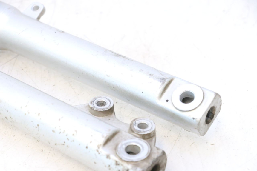 photo de GUARDA-POEIRA DA SUSPENSÃO DIANTEIRA PEUGEOT KISBEE 2T 50 (2010 - 2017) - Marcações e referências