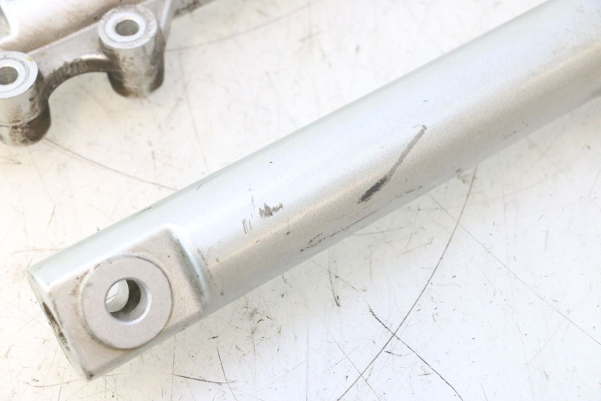 photo de GUARDA-POEIRA DA SUSPENSÃO DIANTEIRA PEUGEOT KISBEE 2T 50 (2010 - 2017) - Detalhe da peça
