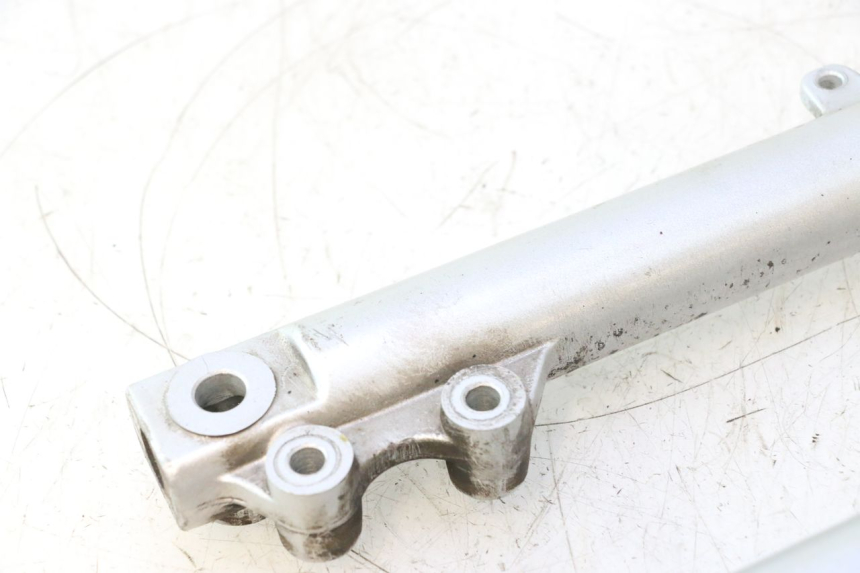 photo de GUARDA-POEIRA DA SUSPENSÃO DIANTEIRA PEUGEOT KISBEE 2T 50 (2010 - 2017) - Zoom do estado de desgaste