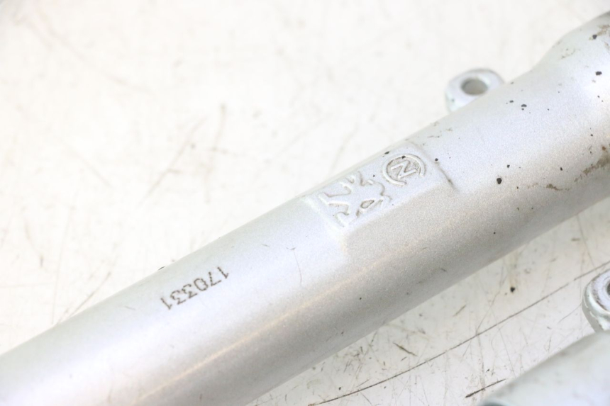 photo de GUARDA-POEIRA DA SUSPENSÃO DIANTEIRA PEUGEOT KISBEE 2T 50 (2010 - 2017) - Peça verificada