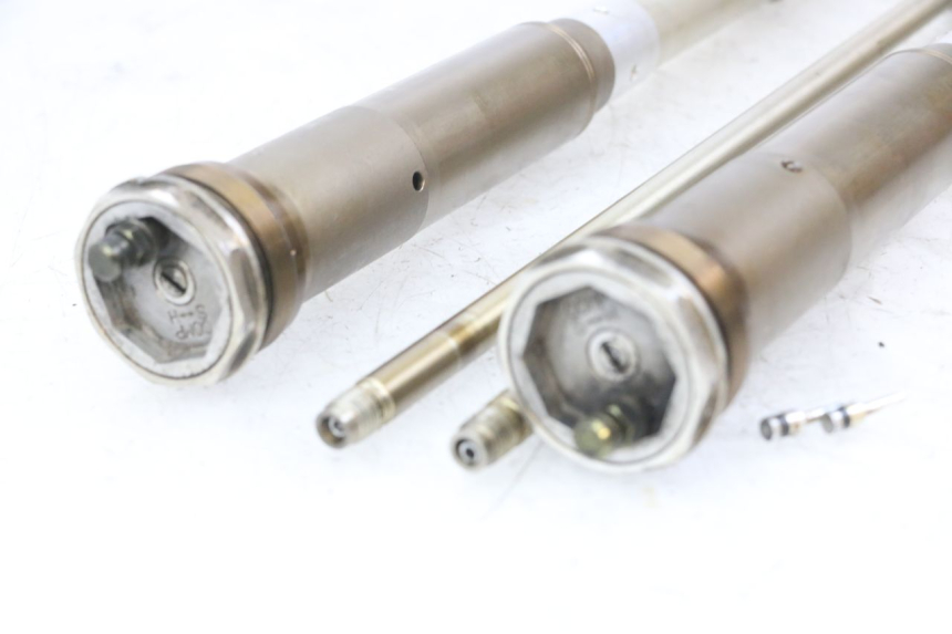 photo de GUARDA-POEIRA DA SUSPENSÃO DIANTEIRA KAWASAKI KX F KXF 450 (2009 - 2011) - Pontos de fixação