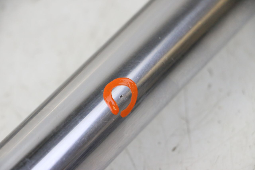 photo de GUARDA-POEIRA DA SUSPENSÃO DIANTEIRA KAWASAKI KX 65 (2000 - 2019) - Detalhes característicos