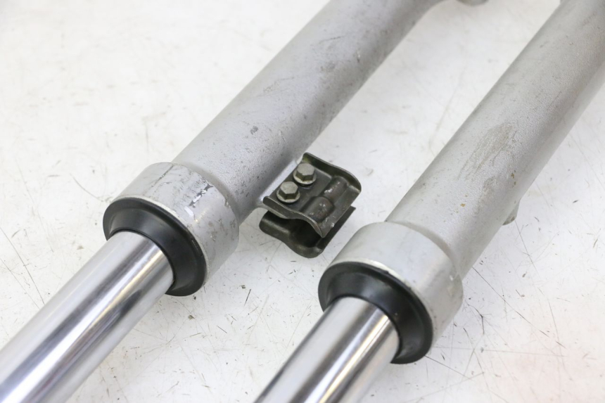 photo de GUARDA-POEIRA DA SUSPENSÃO DIANTEIRA KAWASAKI KX 65 (2000 - 2019) - Zoom do estado de desgaste