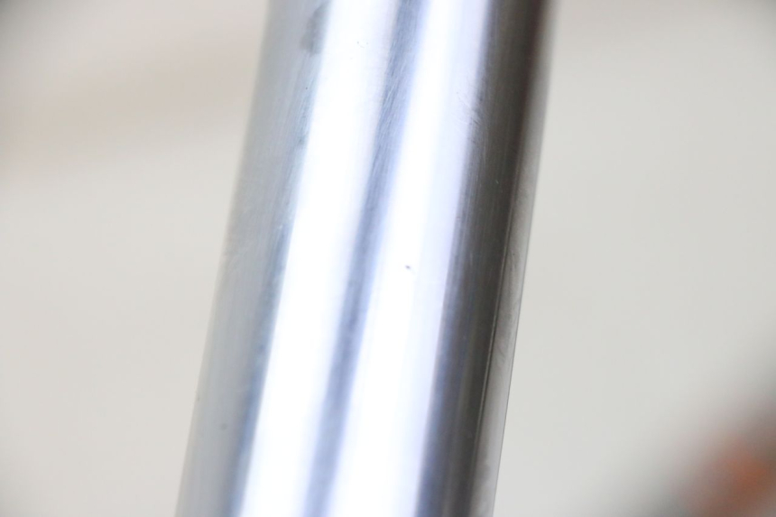 photo de GUARDA-POEIRA DA SUSPENSÃO DIANTEIRA KAWASAKI KX 65 (2000 - 2019) - Estado da superfície
