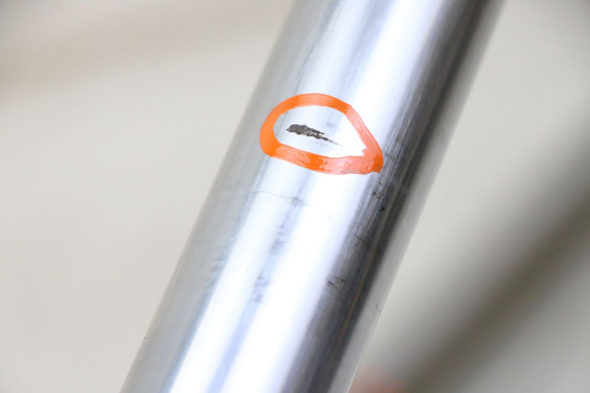 photo de GUARDA-POEIRA DA SUSPENSÃO DIANTEIRA KAWASAKI KX 65 (2000 - 2019) - Marcações e referências
