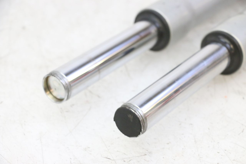 photo de GUARDA-PO DA FORQUILHA PIAGGIO LIBERTY 125 (1998 - 2008) - Pontos de fixação